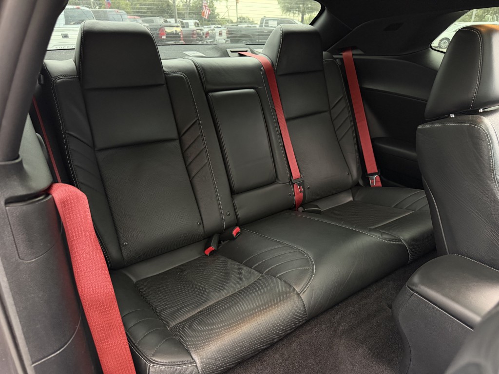 2016 Dodge Challenger Image 31