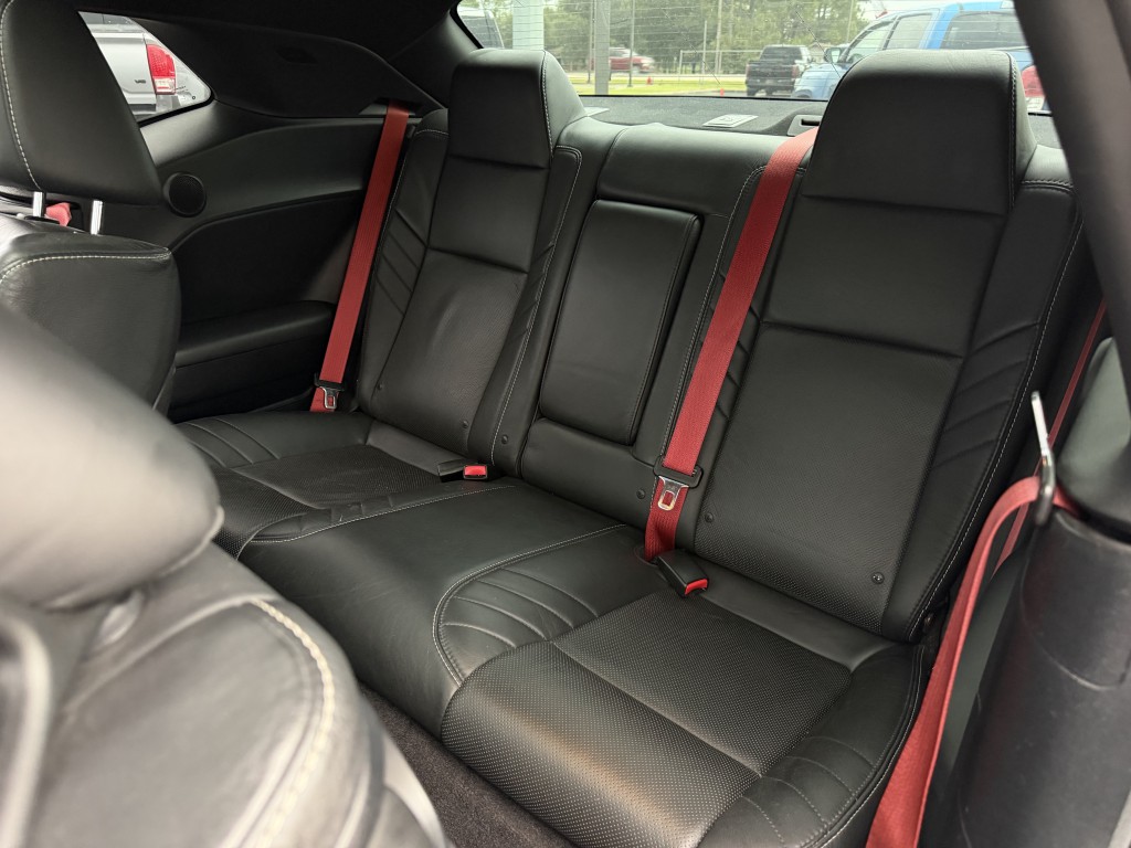 2016 Dodge Challenger Image 32