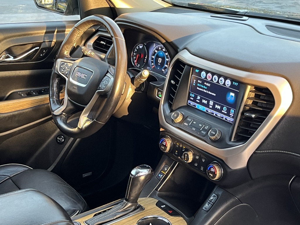 2018 GMC Acadia Image 18