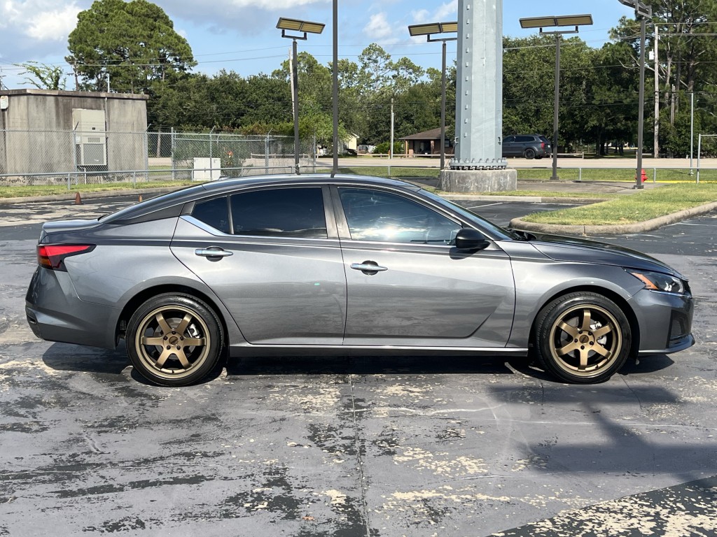 2025 Nissan Altima Image 12