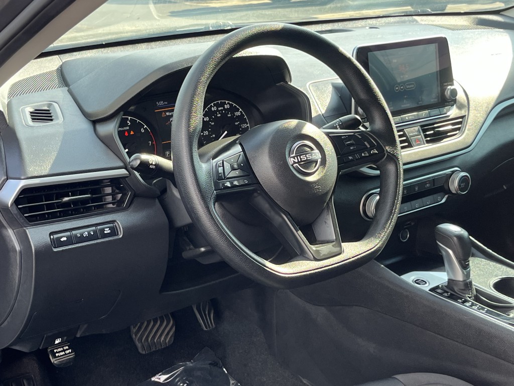 2025 Nissan Altima Image 14