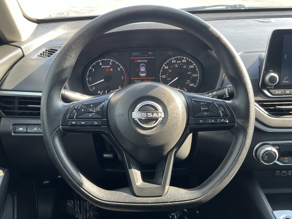 2025 Nissan Altima Image 17