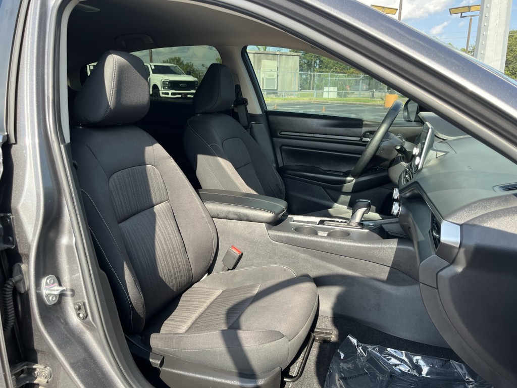 2025 Nissan Altima Image 26