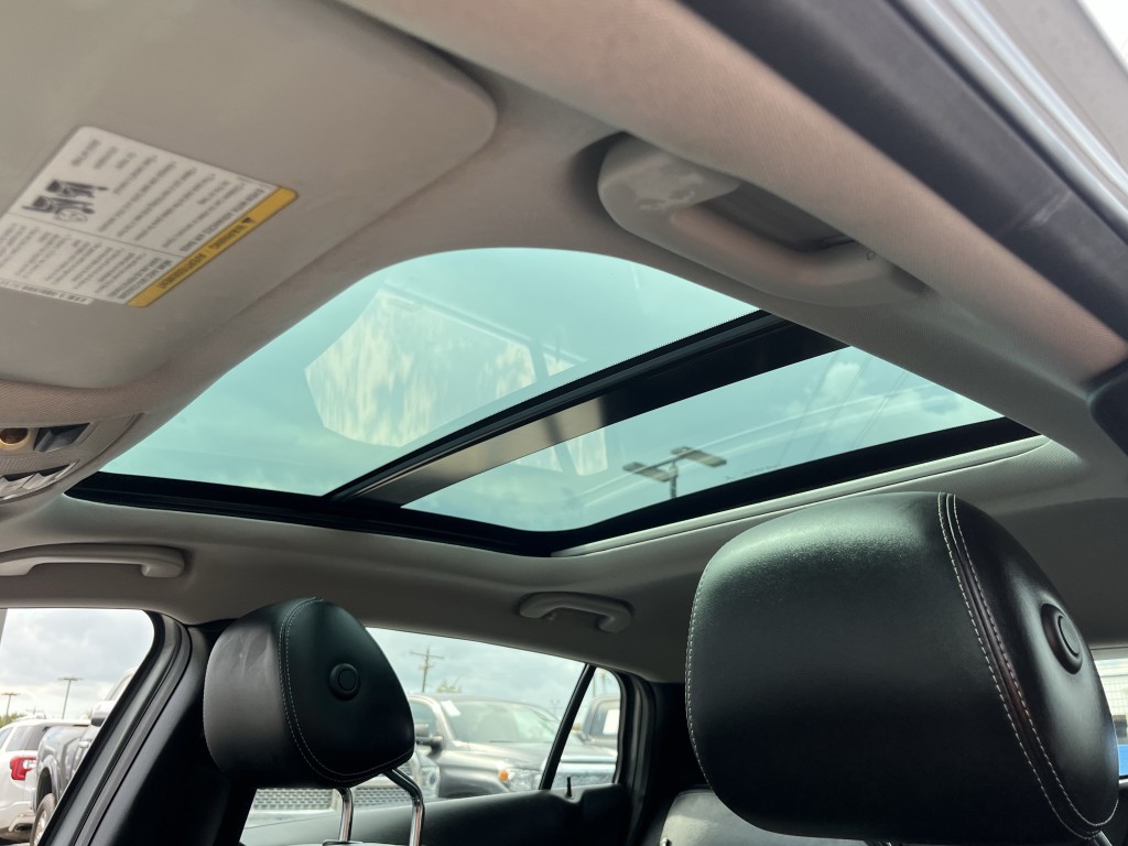 2019 INFINITI QX30 Image 9
