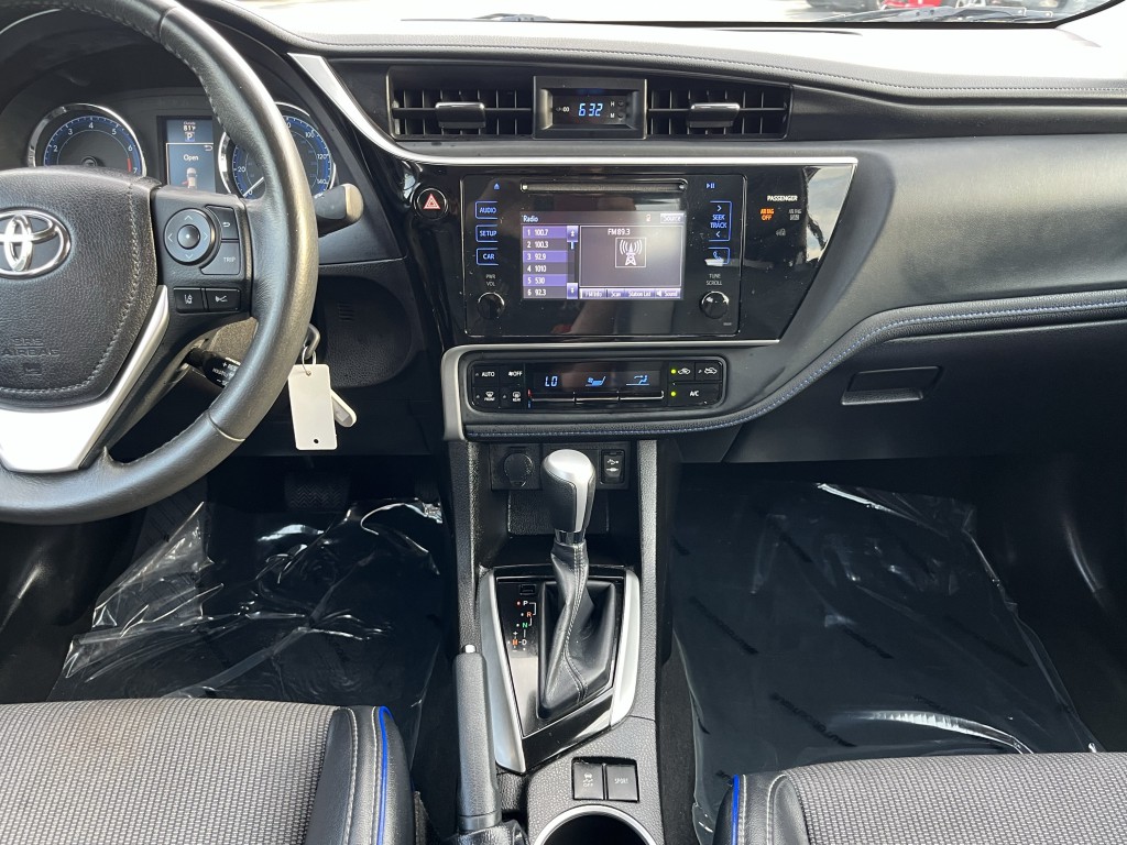 2017 Toyota Corolla Image 22