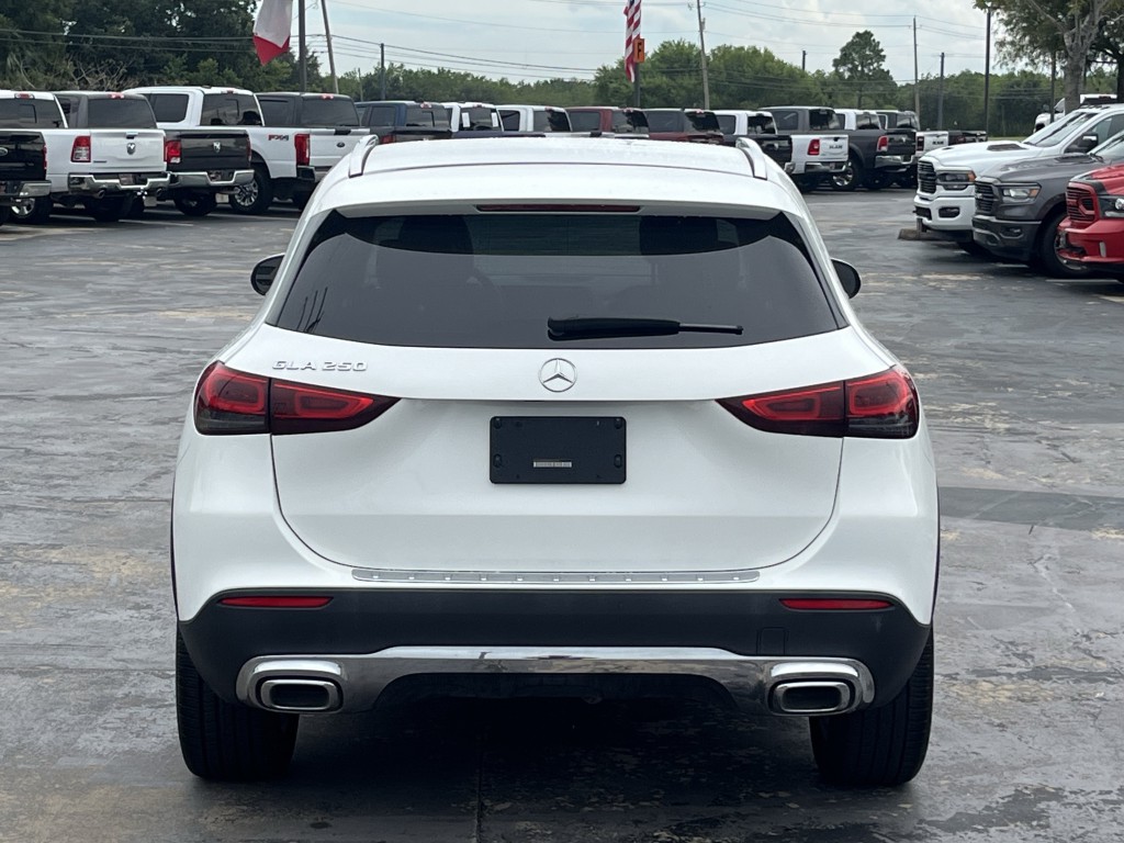 2021 Mercedes-Benz GLA-Class Image 9