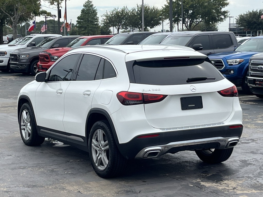 2021 Mercedes-Benz GLA-Class Image 11
