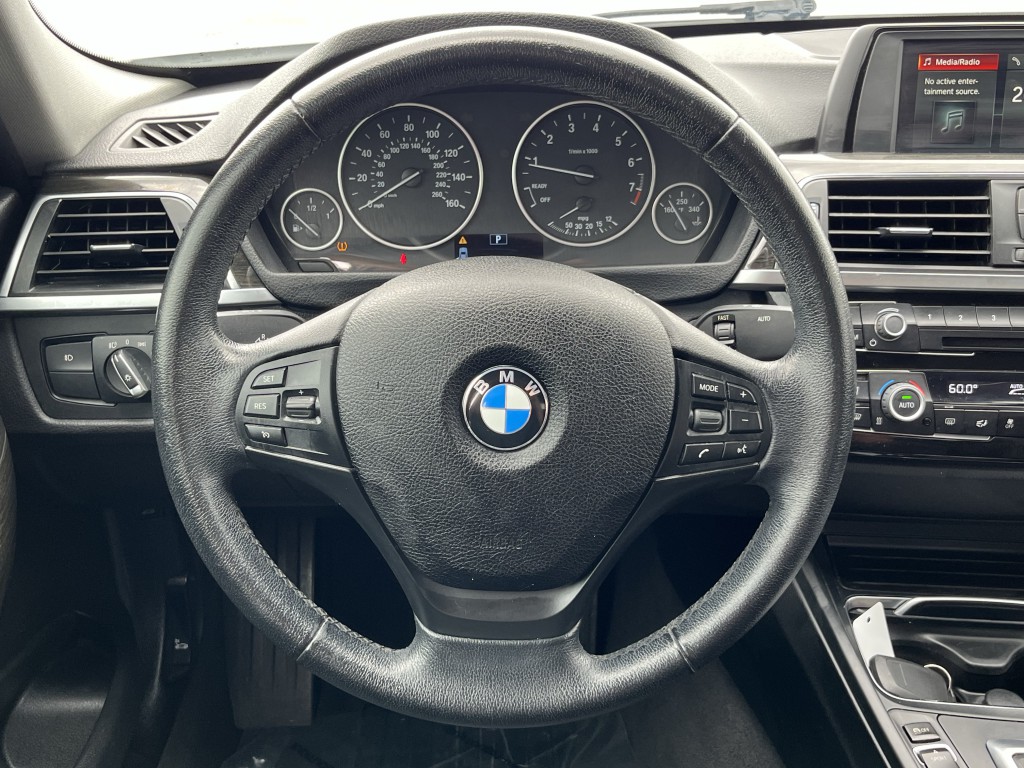2018 BMW 3 Series Image 17