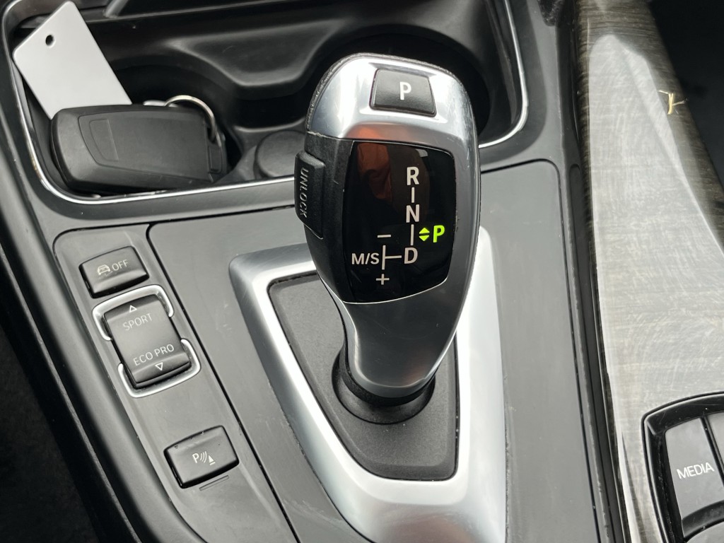 2018 BMW 3 Series Image 21