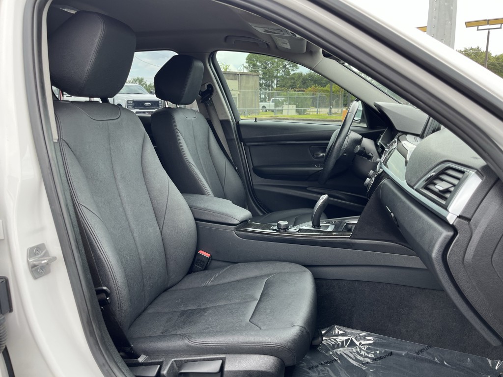 2018 BMW 3 Series Image 26