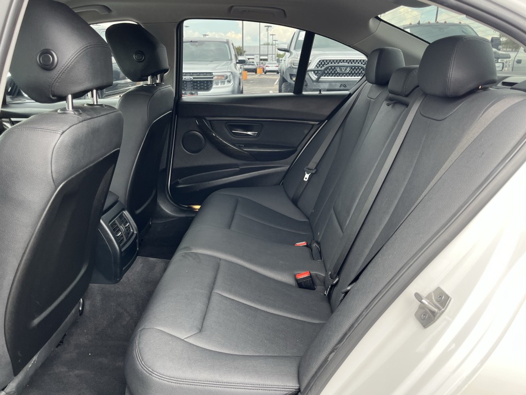 2018 BMW 3 Series Image 27