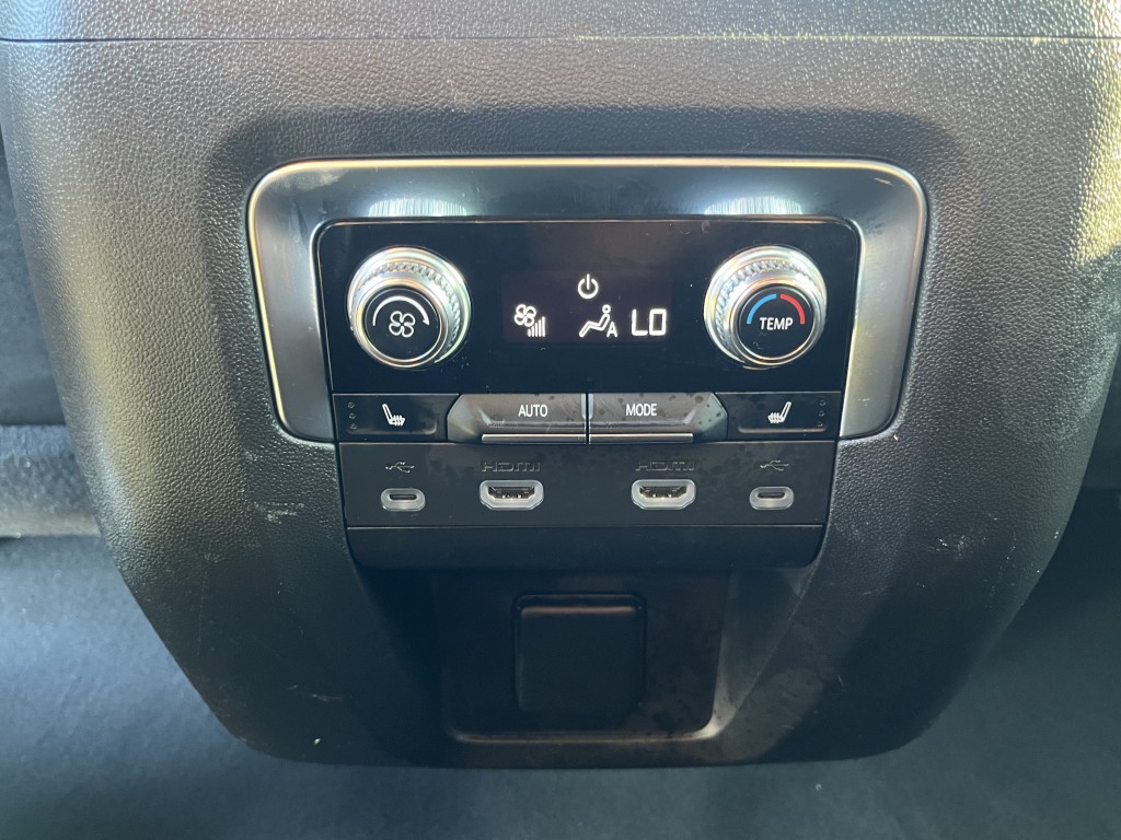 2021 GMC Yukon Image 28
