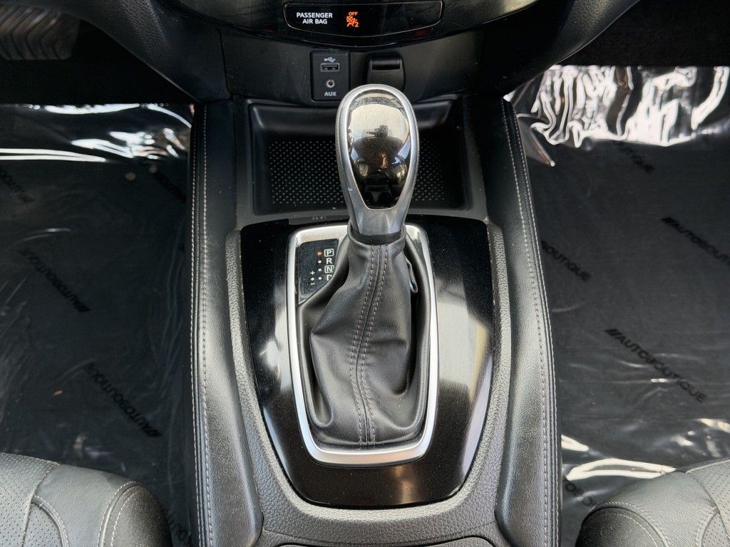 2017 Nissan Rogue Image 24