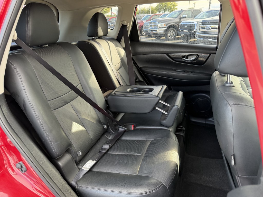 2017 Nissan Rogue Image 25