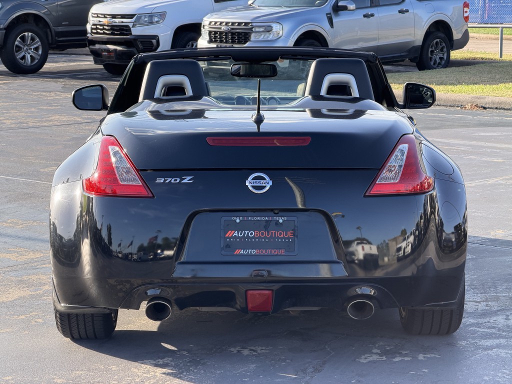 2013 Nissan 370Z Image 9