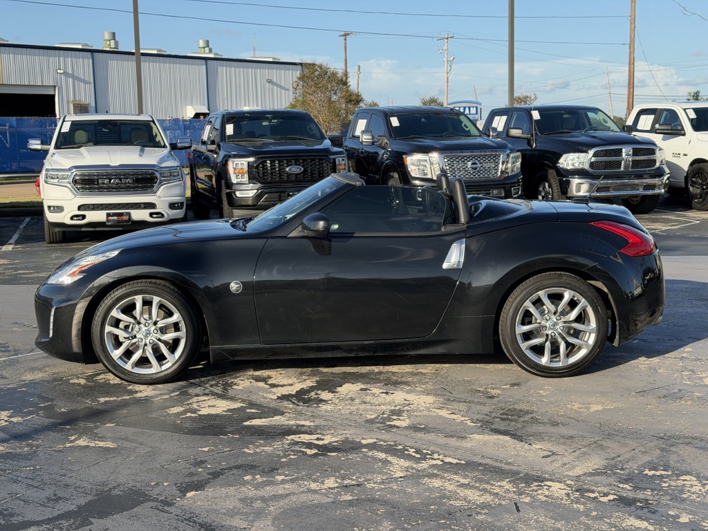 2013 Nissan 370Z Image 12