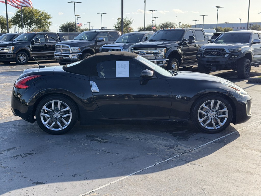 2013 Nissan 370Z Image 13