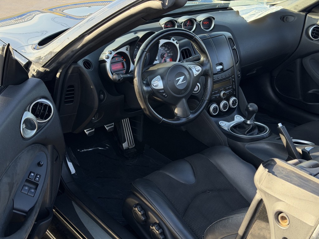 2013 Nissan 370Z Image 14