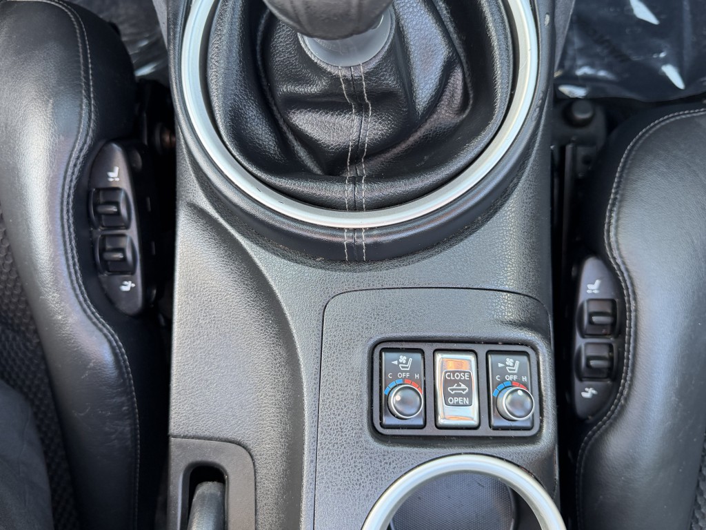 2013 Nissan 370Z Image 24