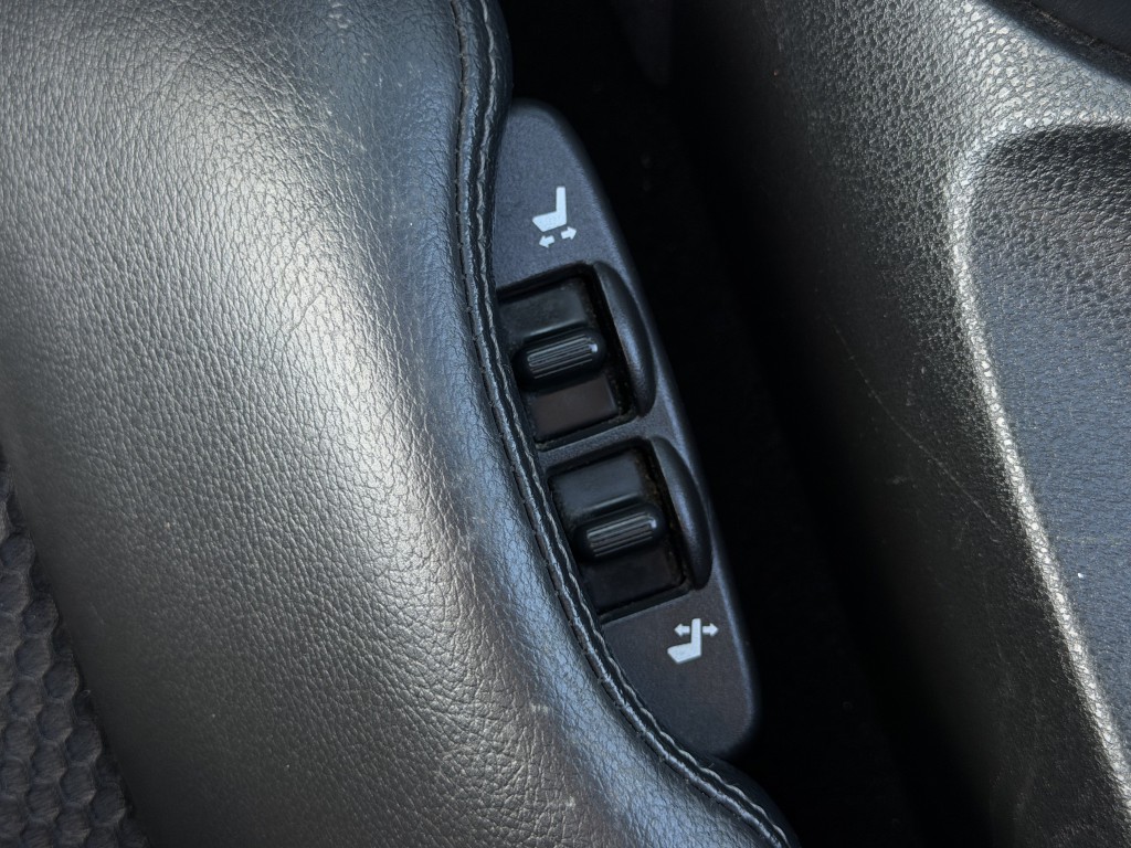 2013 Nissan 370Z Image 25