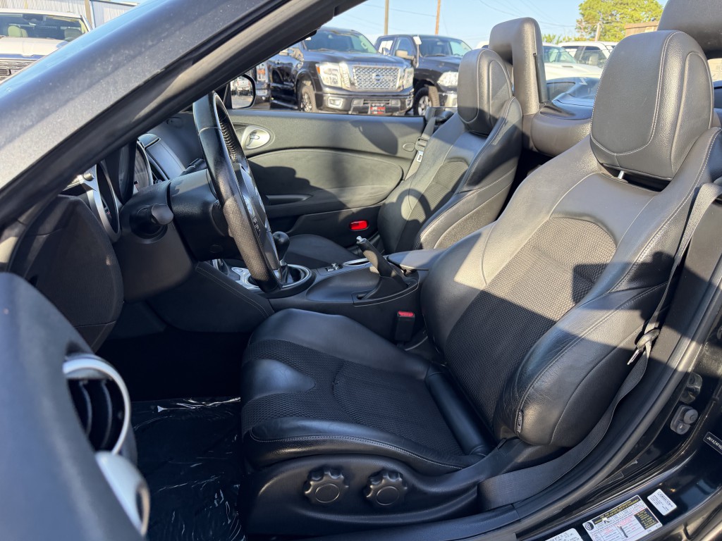 2013 Nissan 370Z Image 28