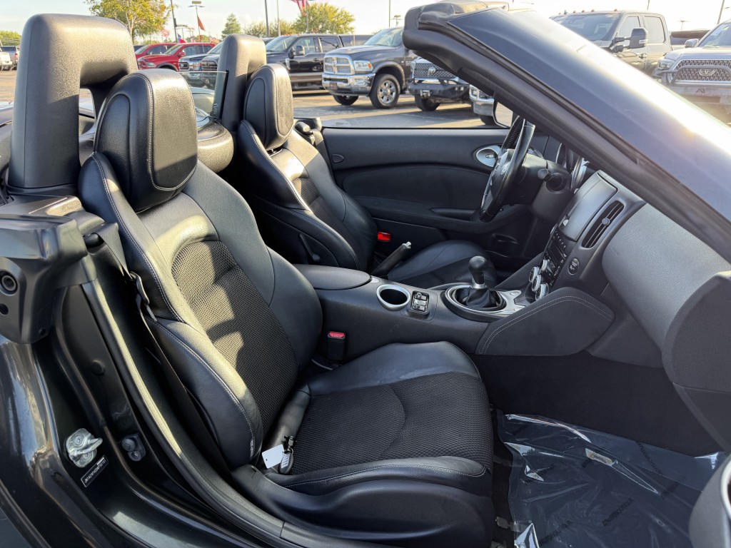 2013 Nissan 370Z Image 29