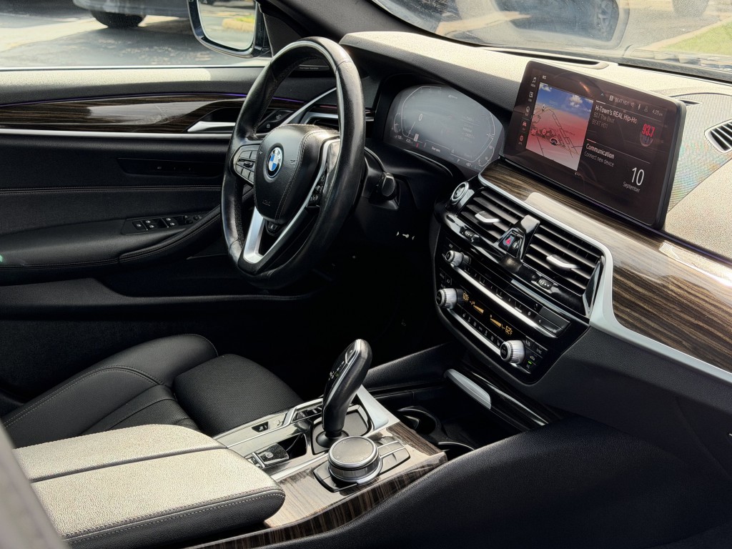 2023 BMW 5 Series Image 25