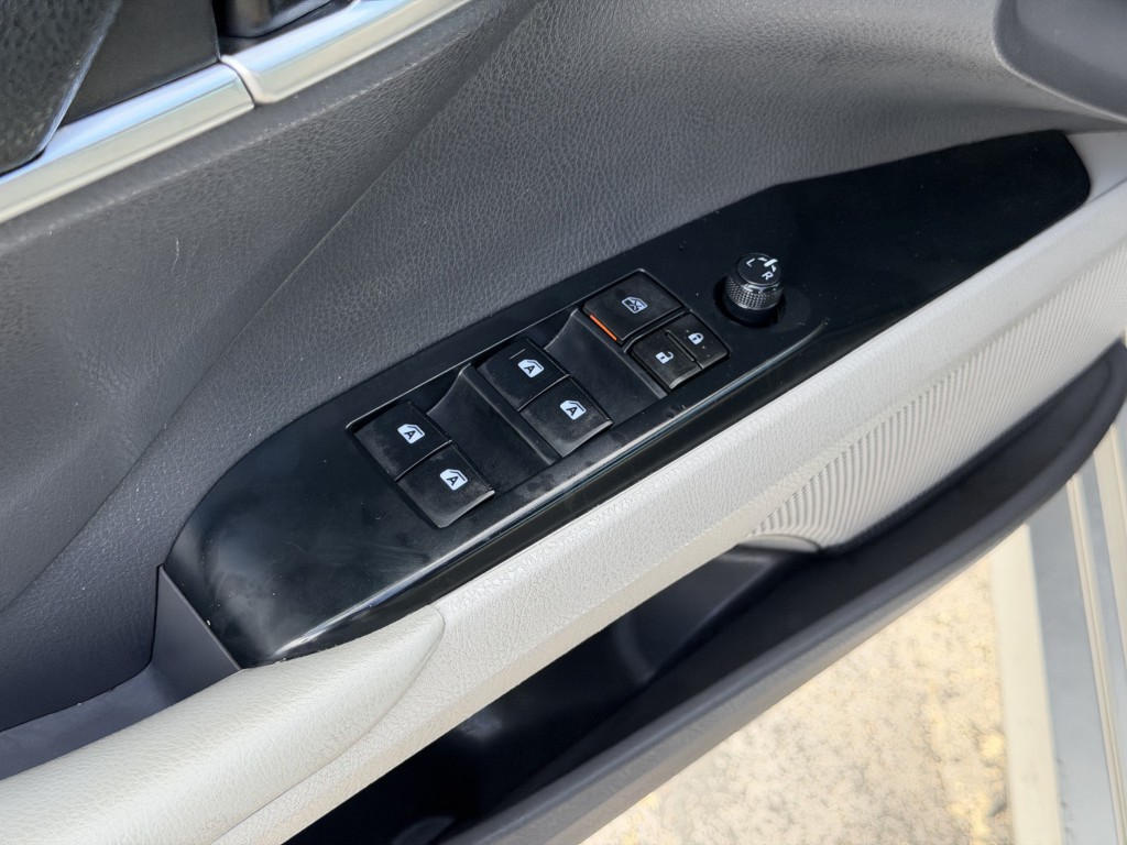2018 Toyota Camry Image 13