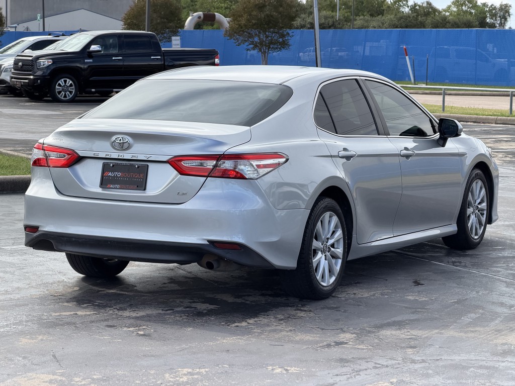 2018 Toyota Camry Image 16