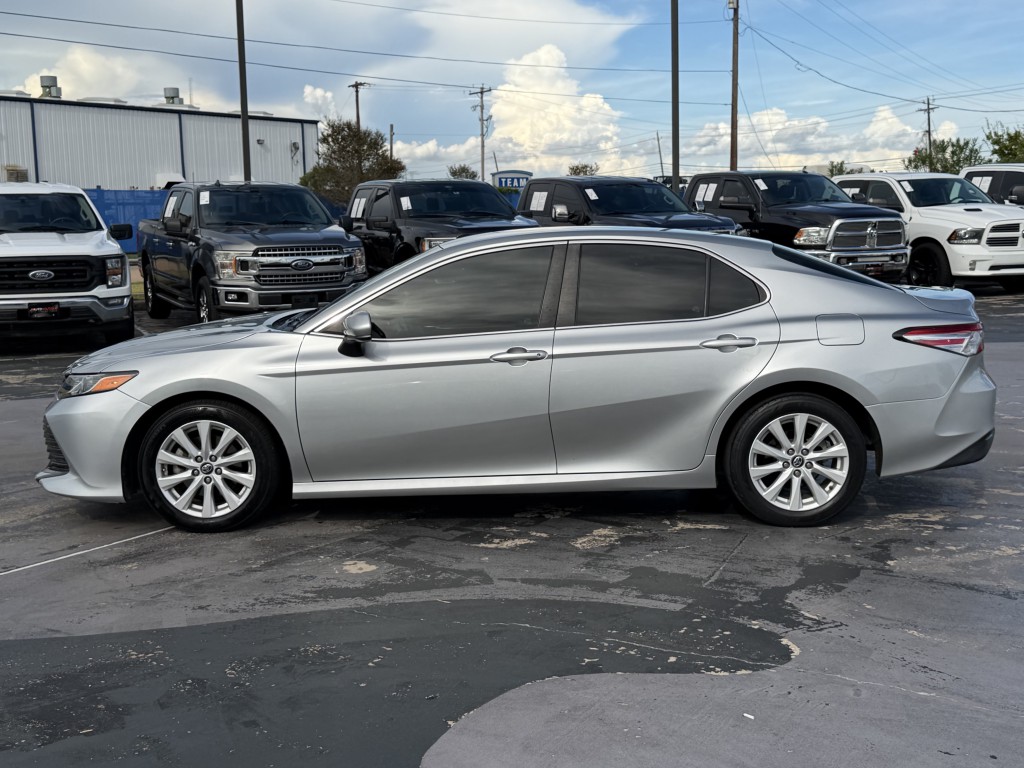 2018 Toyota Camry Image 17