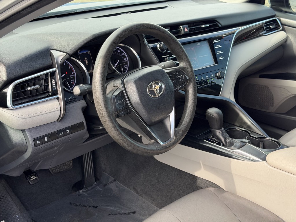 2018 Toyota Camry Image 18