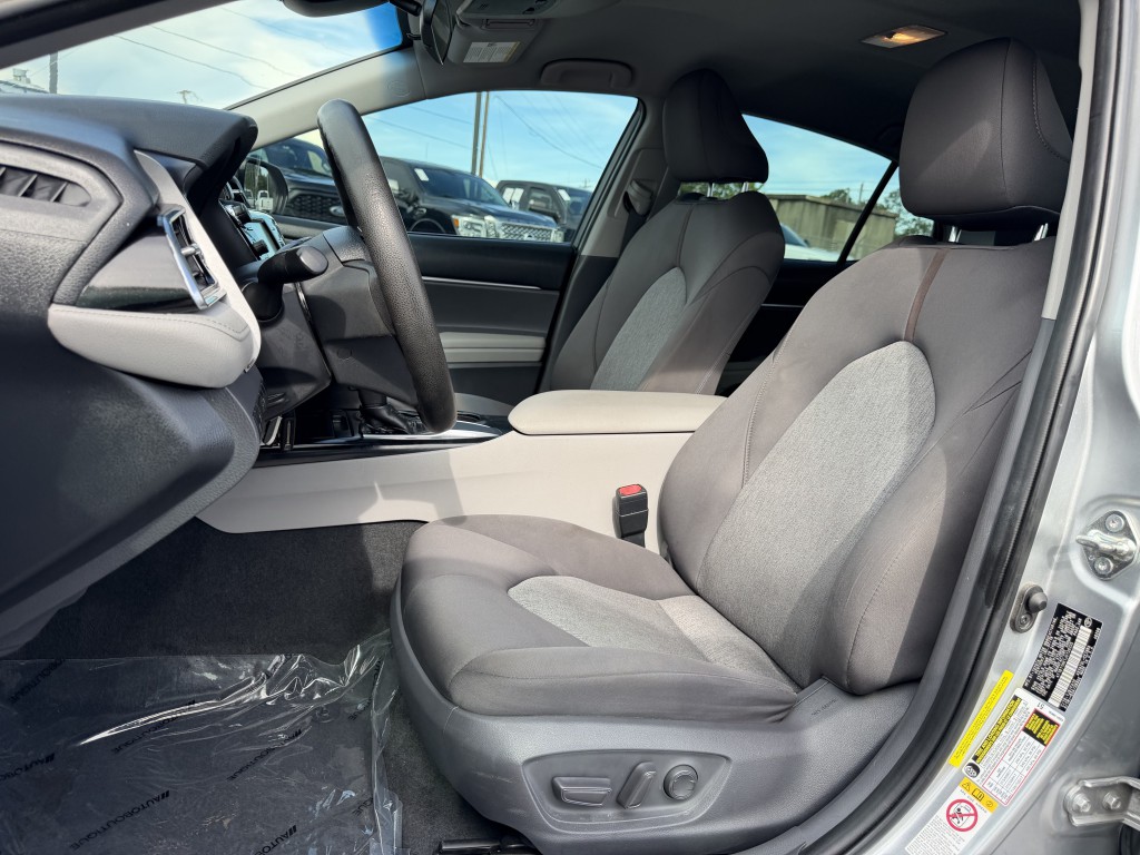 2018 Toyota Camry Image 19