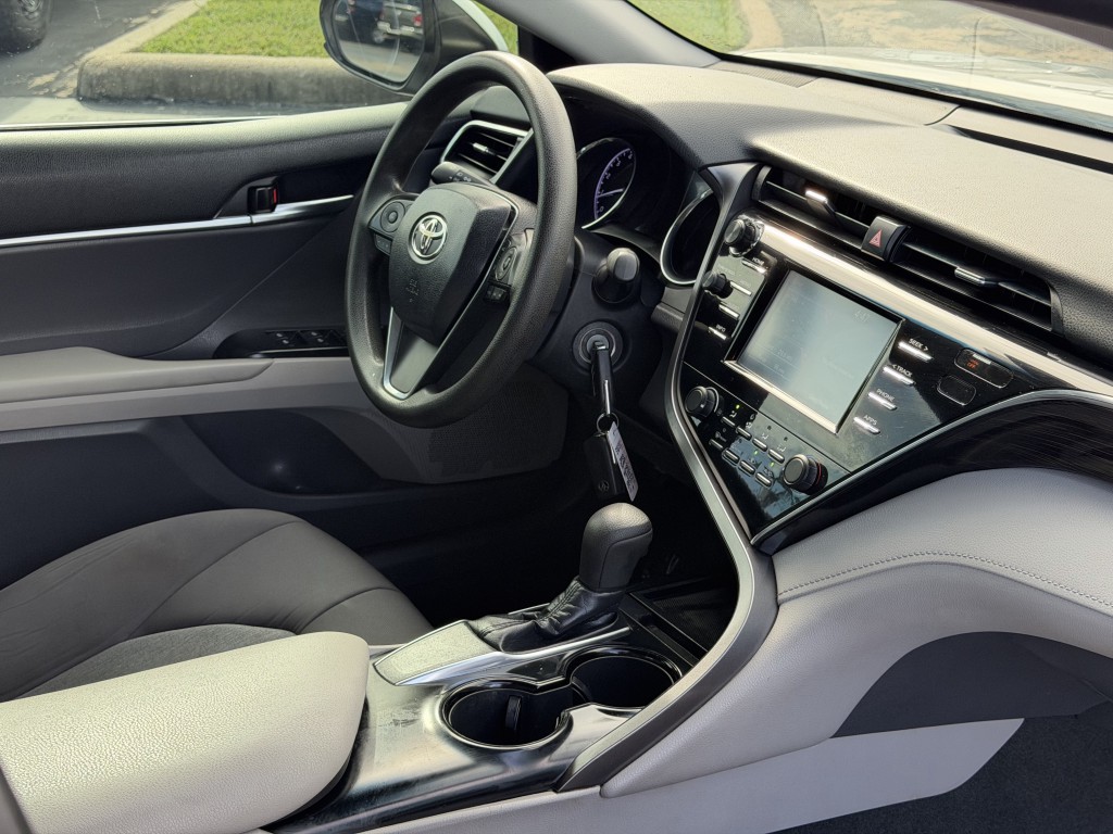 2018 Toyota Camry Image 20