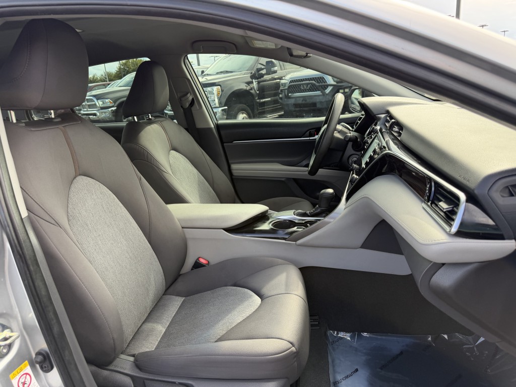 2018 Toyota Camry Image 21