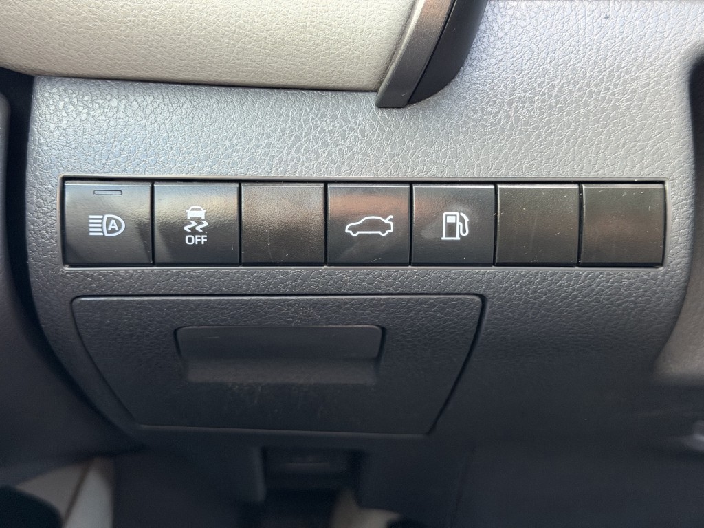 2018 Toyota Camry Image 26