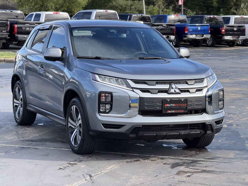 2024 Mitsubishi Outlander Image 3