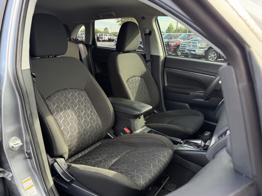 2024 Mitsubishi Outlander Image 25