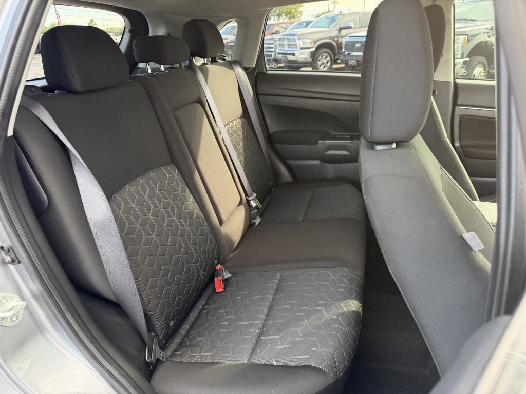 2024 Mitsubishi Outlander Image 26