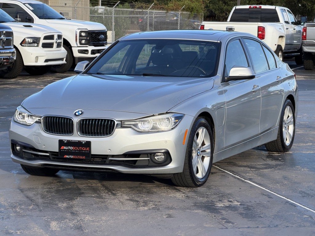 2017 BMW 3 Series Image 6