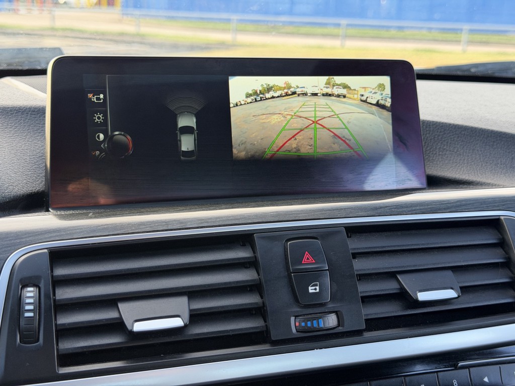 2017 BMW 3 Series Image 11