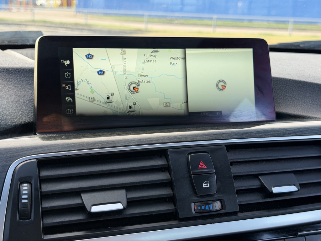 2017 BMW 3 Series Image 12