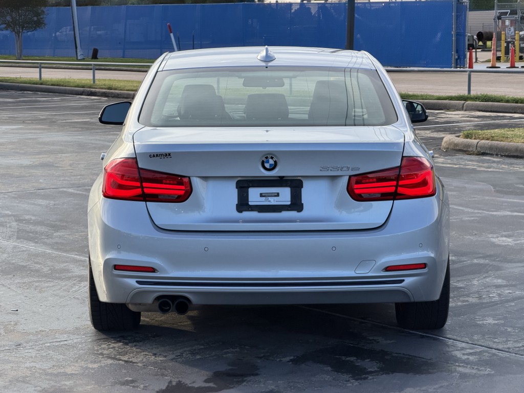 2017 BMW 3 Series Image 14