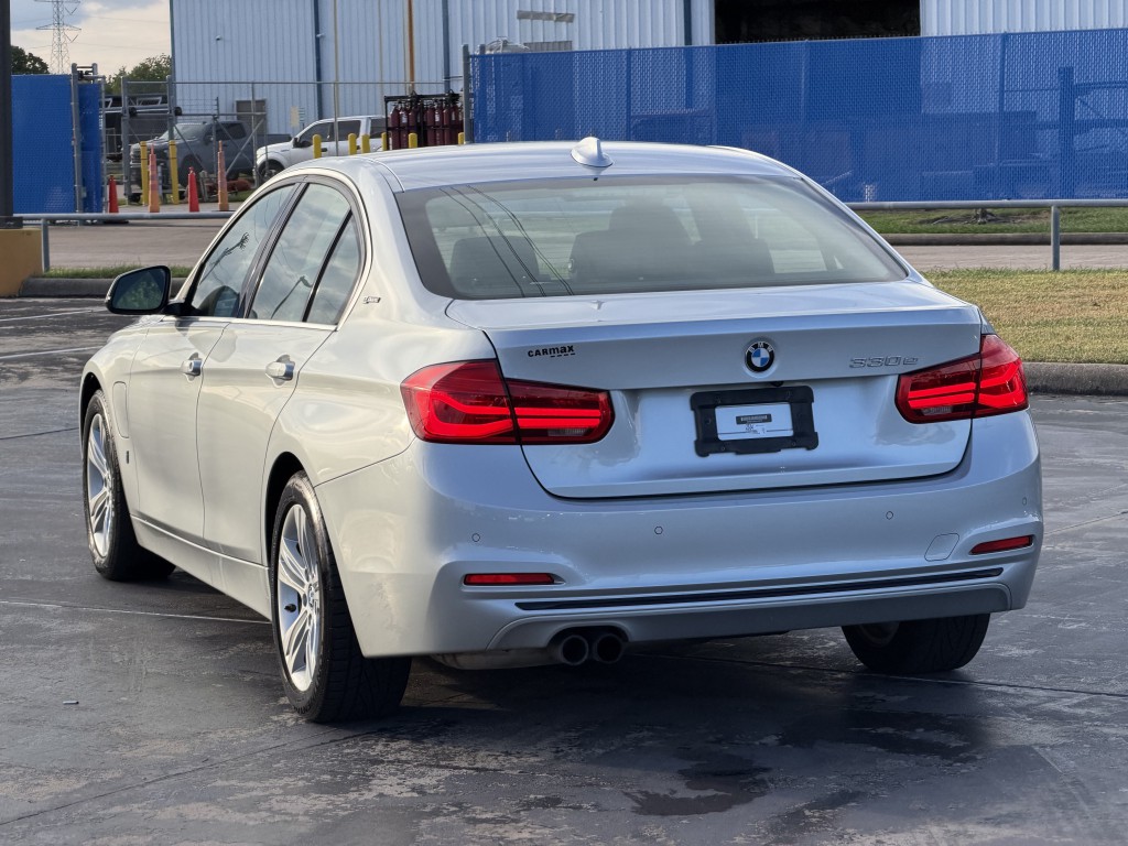 2017 BMW 3 Series Image 15