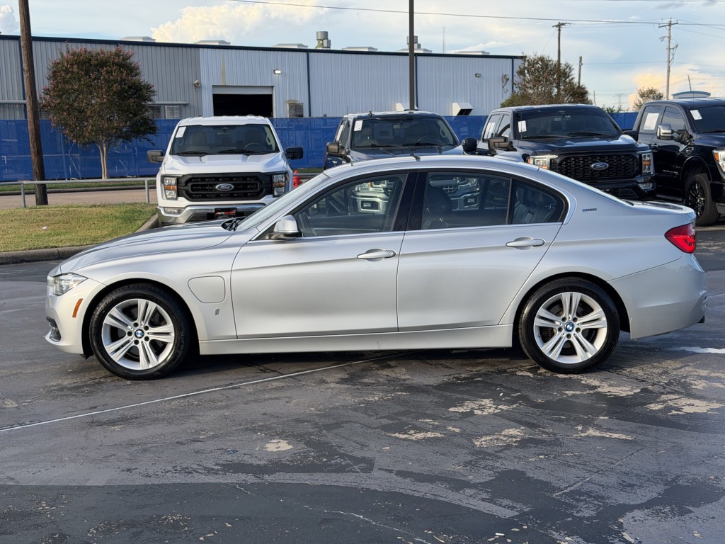 2017 BMW 3 Series Image 17