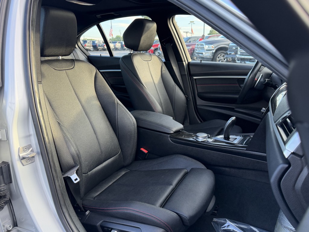 2017 BMW 3 Series Image 21