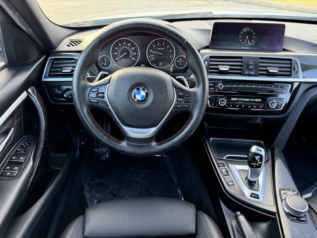 2017 BMW 3 Series Image 22