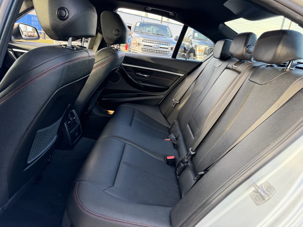 2017 BMW 3 Series Image 27