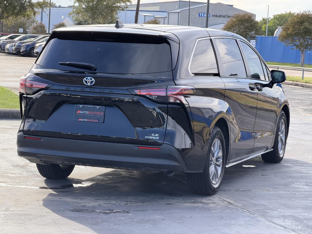 2022 Toyota Sienna Image 16