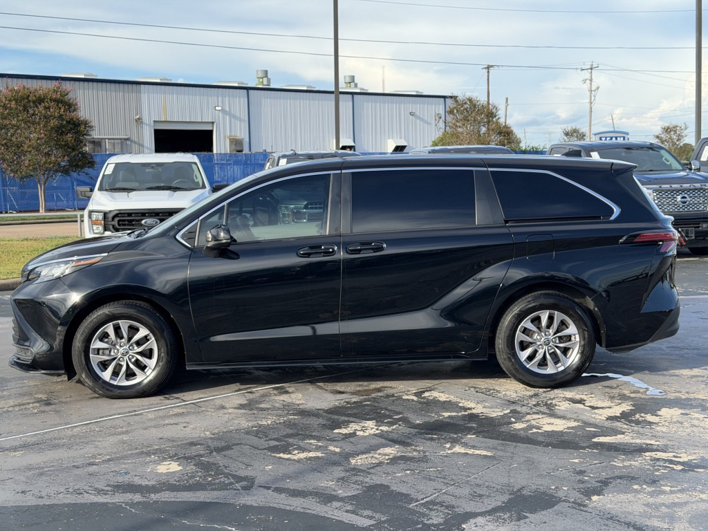 2022 Toyota Sienna Image 17