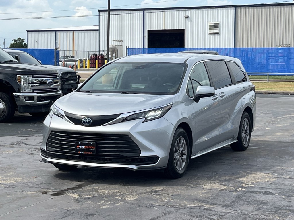 2022 Toyota Sienna Image 3